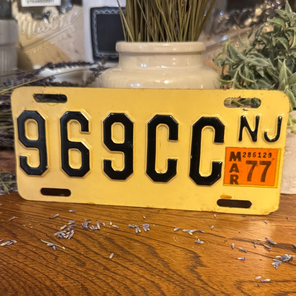 Vintage New Jersey 1977 tab single License Plate